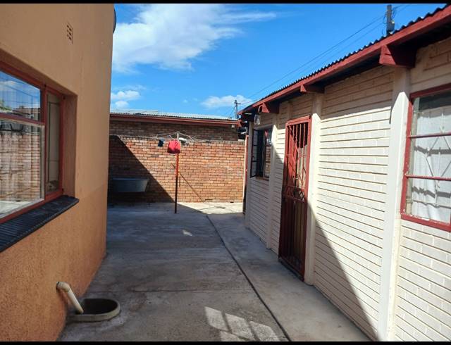 3 BEDROOM HOUSE FOR SALE IN SESHEGO C